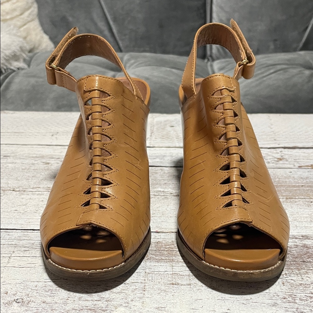 CLARKS Tan Women's Briatta Slingback Heels Size 9 - Picture 2 of 7